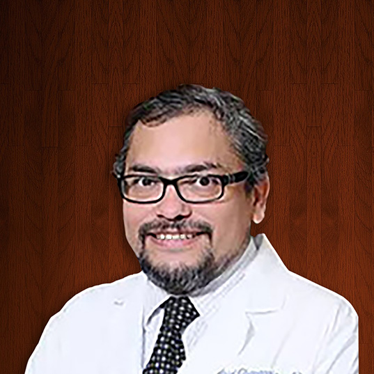 Dr. Uriel Chavarría, Neumólogo